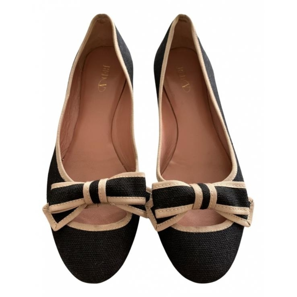 RED Valentino Elegant Black and Cream Flats with Bow